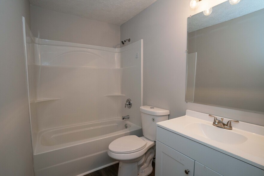 More Photos Of 412 Woodcreek Dr, Radcliff Apartments For Sale