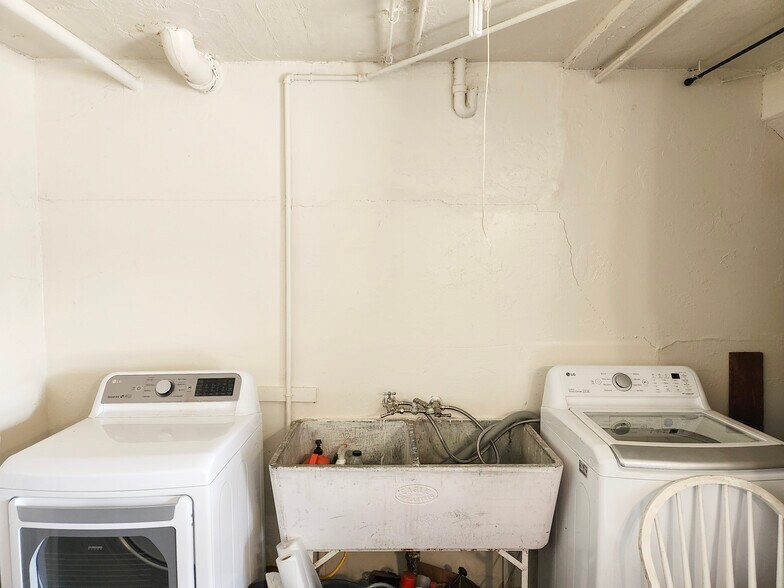 More Photos Of 823-825 Wheeler St, Santa Rosa Apartments For Sale