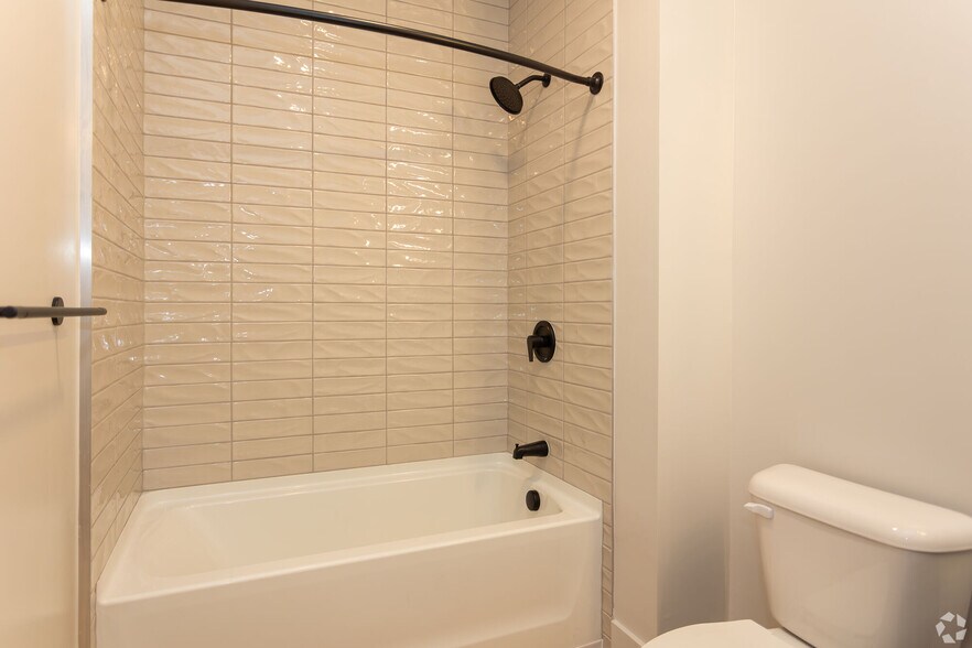 More Photos Of 930 W Mallard Creek Church Rd, Charlotte Apartments For Lease