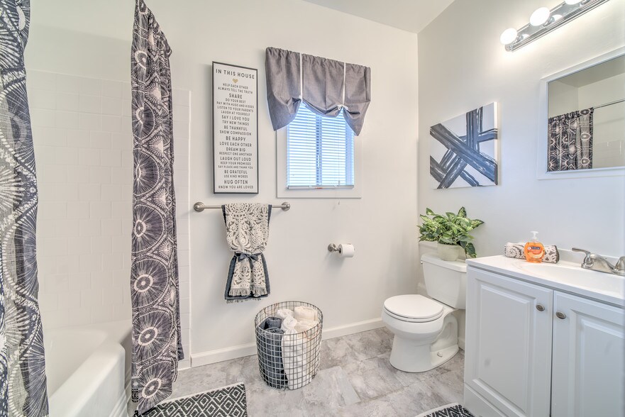 More Photos Of 1049 43rd St, Emeryville Apartments For Sale