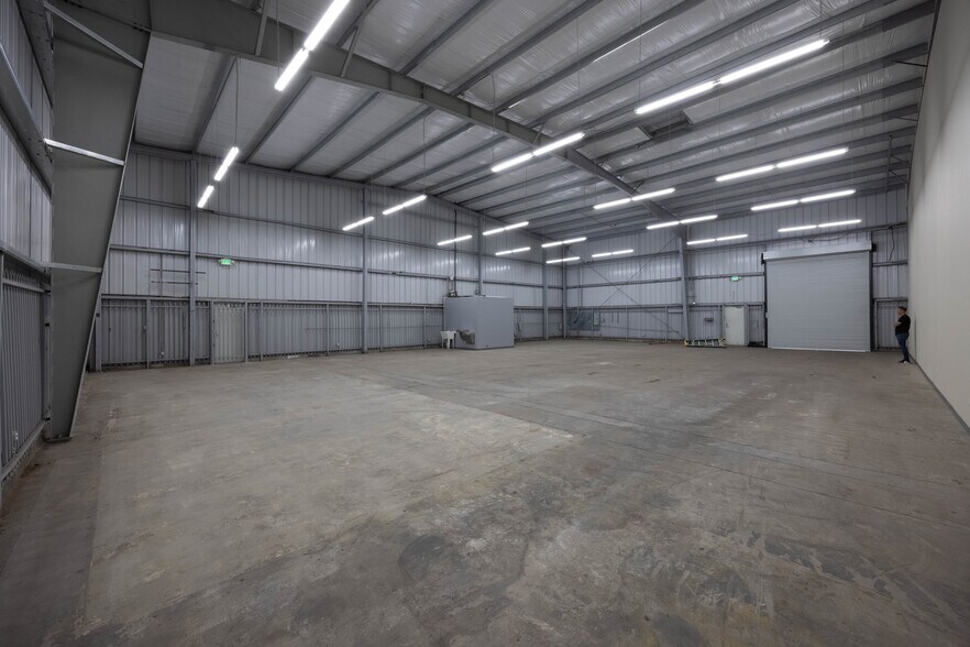 More Photos Of 326-330 W 58th St, Los Angeles Warehouse For Sale