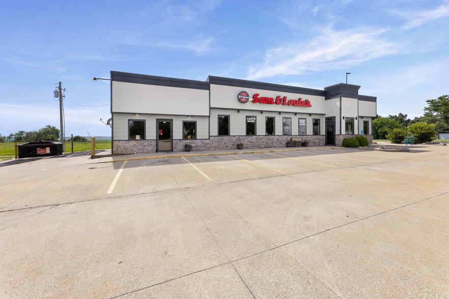 More Photos Of 2150 N State St, Iola Restaurant For Lease