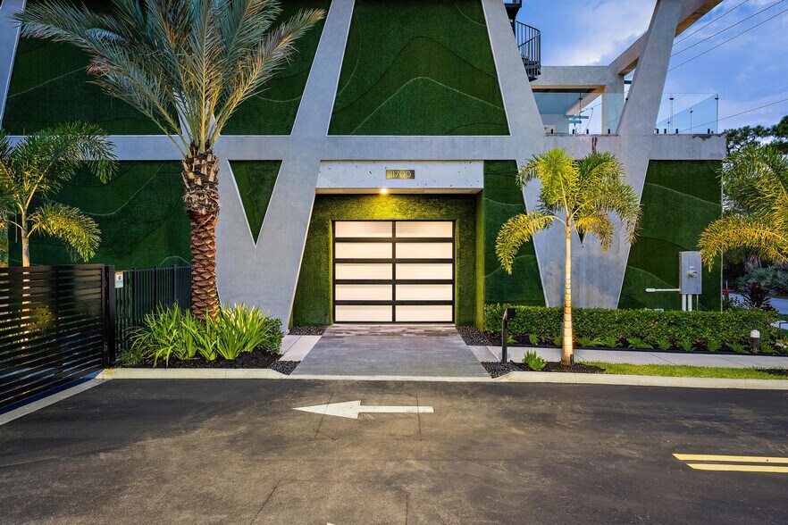 More Photos Of 11700 SE Shell Ave, Hobe Sound Loft Creative Space For Sale