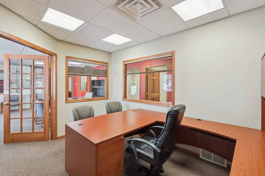 More Photos Of 101 E Linn St, Marshalltown Office For Sale