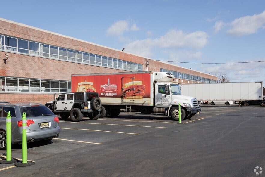 More Photos Of 100 Industrial Rd, Carlstadt Warehouse For Lease
