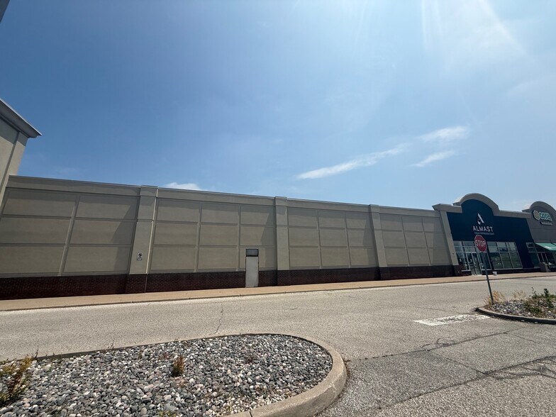 More Photos Of 4224-4330 Walker Rd, Windsor Storefront For Lease