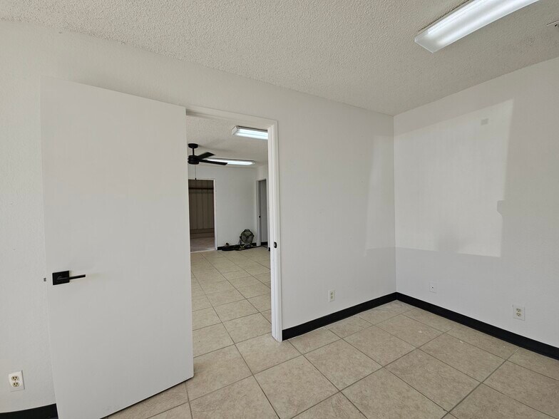 More Photos Of 3829 Rising Sun Rd, Bullhead City Distribution For Lease