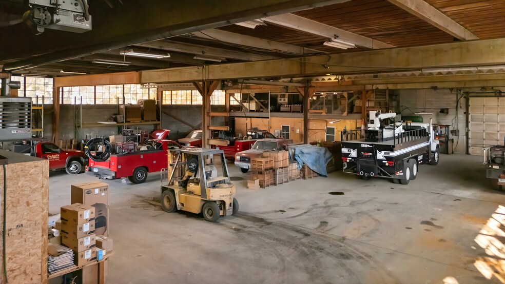 More Photos Of 137 Providence St, Putnam Warehouse For Sale