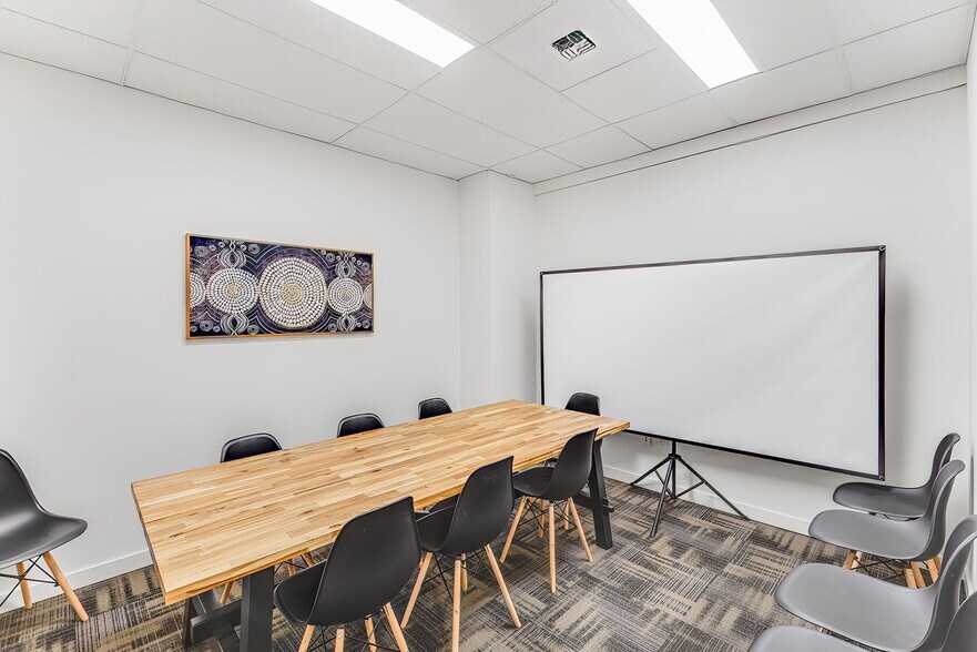 More Photos Of 717 Vandercook Way, Longview General Retail For Sale