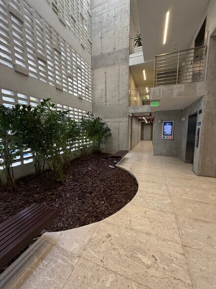 More Photos Of 218 NW 24th St, Miami Office Residential For Lease