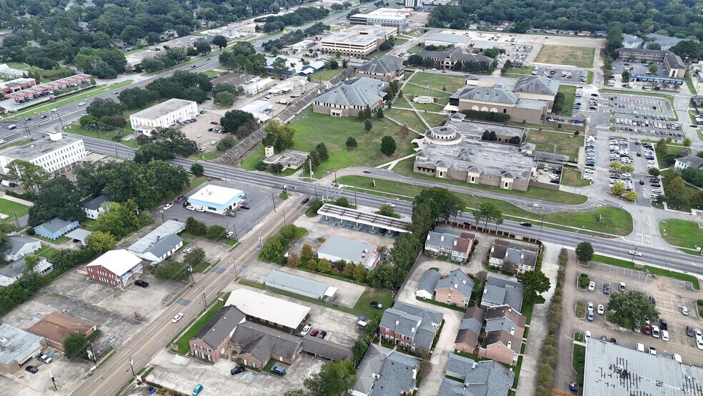 More Photos Of 110 S Foster Dr, Baton Rouge Freestanding For Sale