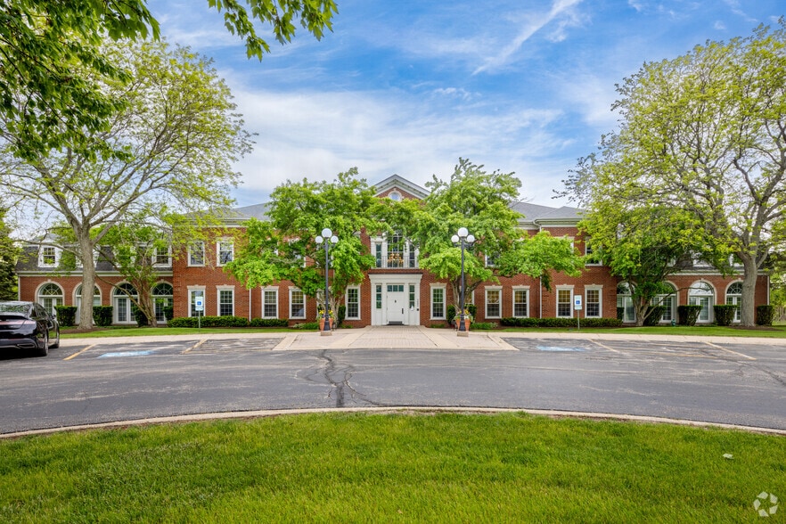 More Photos Of 3880 Salem Lake Dr, Long Grove Office For Sale