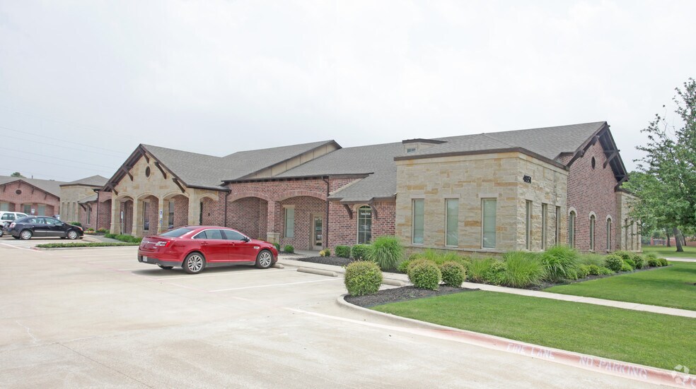 More Photos Of 4811-4851 Merlot Ave, Grapevine Unknown For Lease