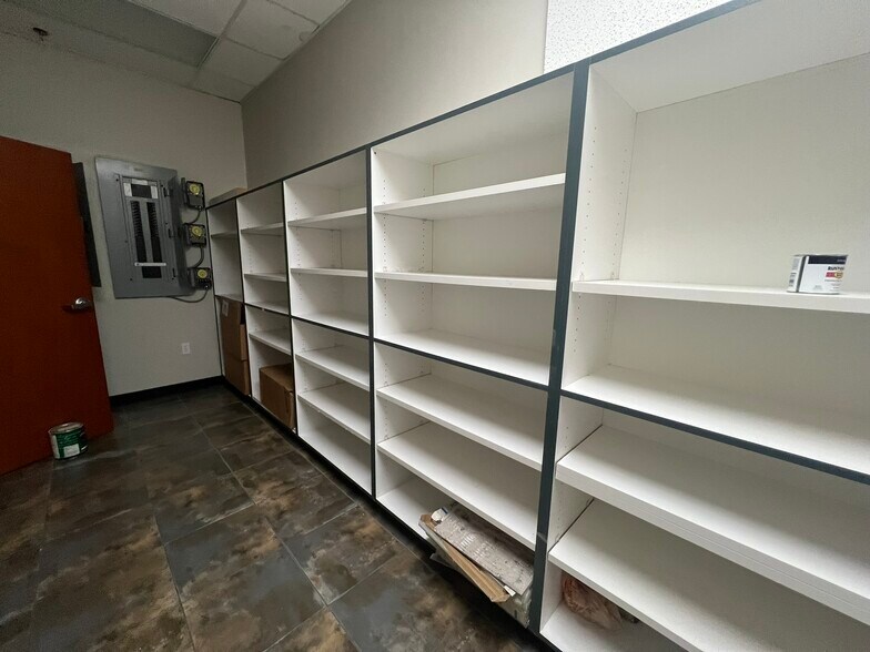 More Photos Of 3925 N 67th Ave, Phoenix Freestanding For Lease