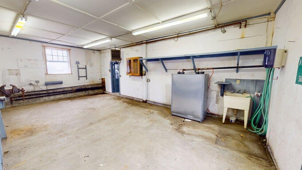 More Photos Of 235 Hunnewell Ave, Pittsfield Office For Sale