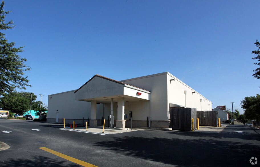 More Photos Of 700 N Pace Blvd, Pensacola Drugstore For Sale