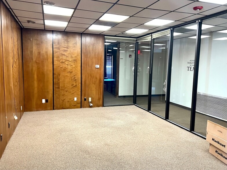 More Photos Of 8909 Jackrabbit Rd, Houston Office For Lease