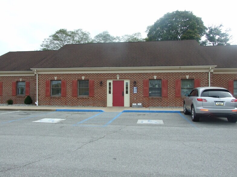 Primary Photo Of 303 N 3rd St, Oxford Healthcare For Lease