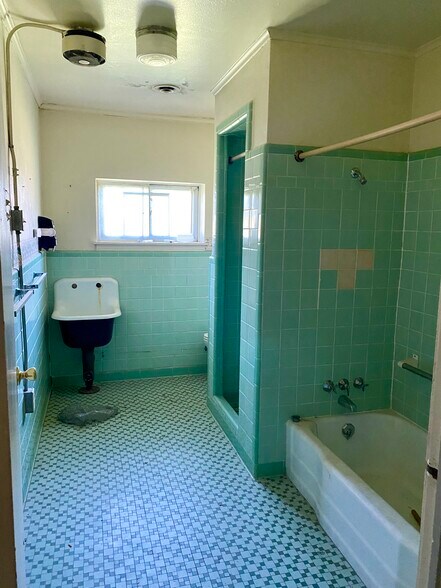 More Photos Of 5020 Sayle St, Greenville Assisted Living For Sale