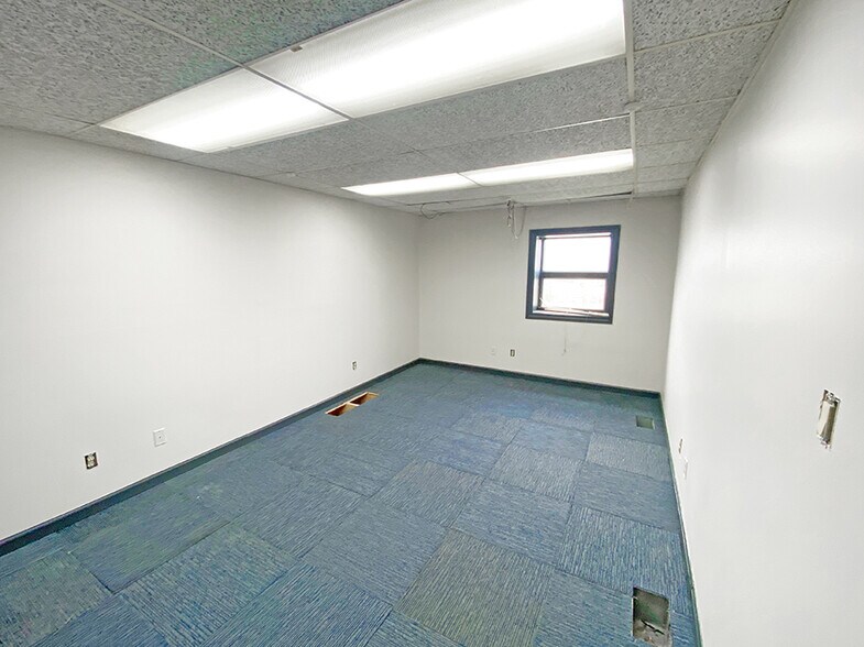 More Photos Of 1247 Belgrove Dr, Bellefontaine Neighbors Warehouse For Lease