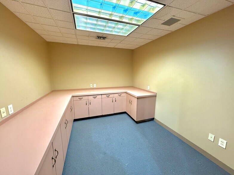 More Photos Of 321 S Blanchard St, Findlay Office For Sale