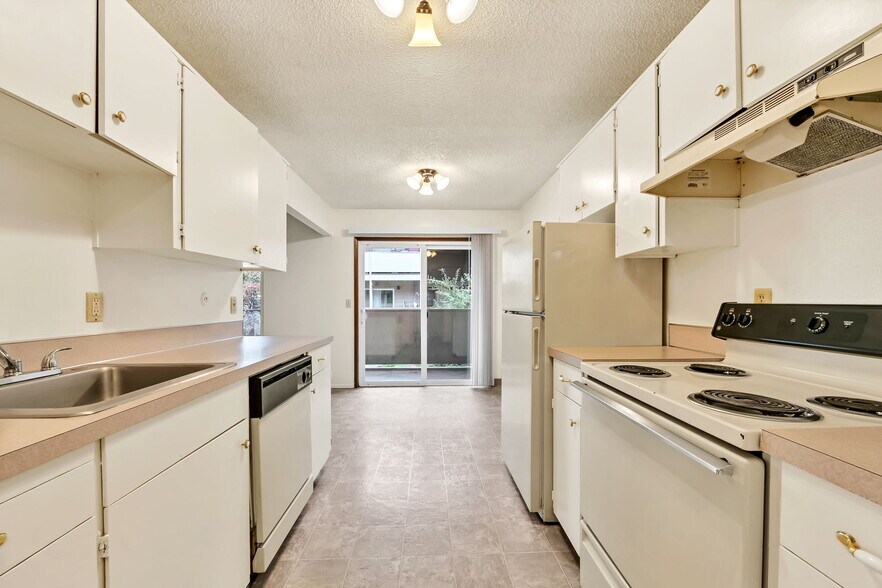 More Photos Of 1111 NE 122nd Ave, Portland Apartments For Sale