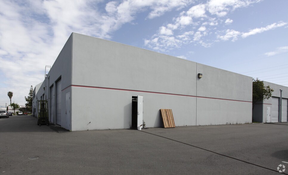 More Photos Of 8200-8220 Katella Ave, Stanton Light Manufacturing For Lease