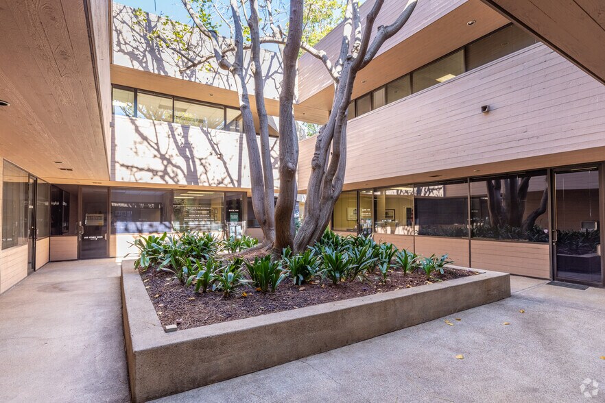 More Photos Of 9815 Carroll Canyon Rd, San Diego Office For Lease