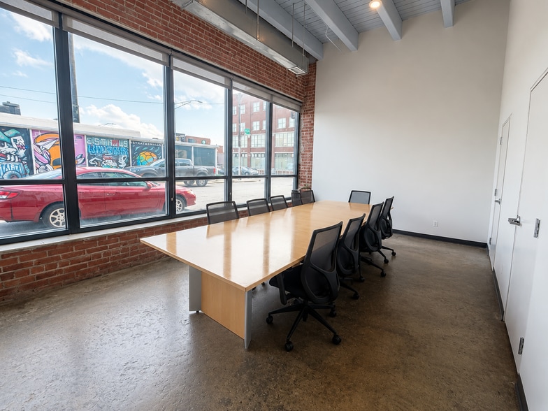 More Photos Of 1625-1627 Oak St, Kansas City Storefront Retail Office For Lease