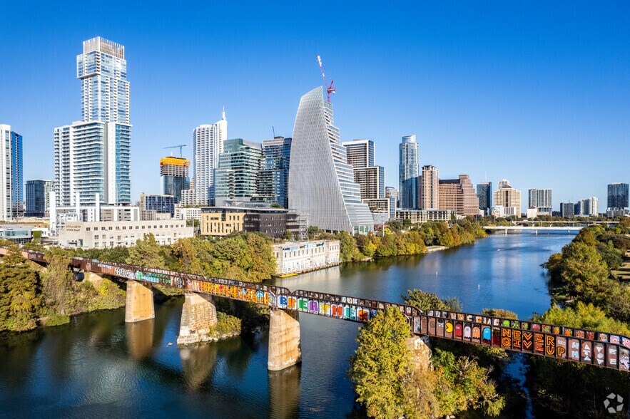 More Photos Of 601 W 2nd St, Austin Office For Lease