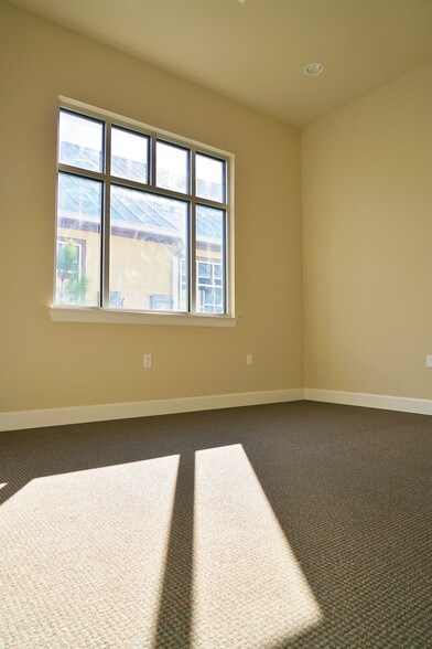 More Photos Of 5757 Flewellen Oaks Ln, Fulshear Office For Sale