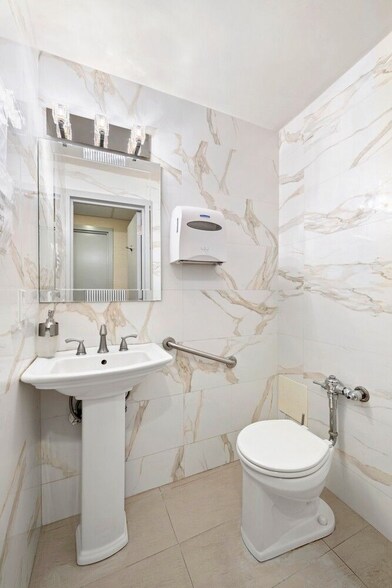 More Photos Of 121 E 60th St, New York Medical For Sale