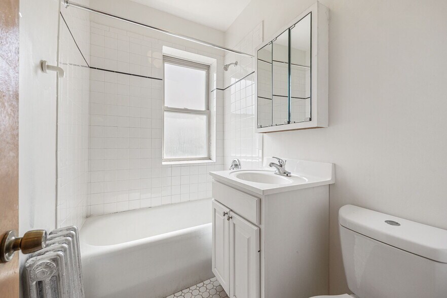 More Photos Of 1400-1410 W Devon Ave, Chicago Apartments For Sale
