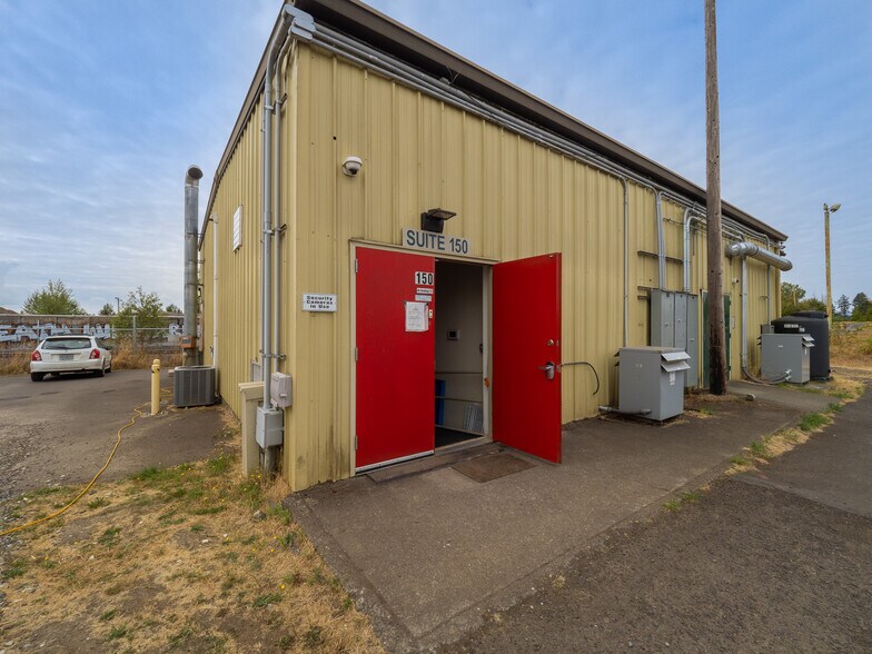 More Photos Of 630 SW Walnut St, Hillsboro Warehouse For Sale