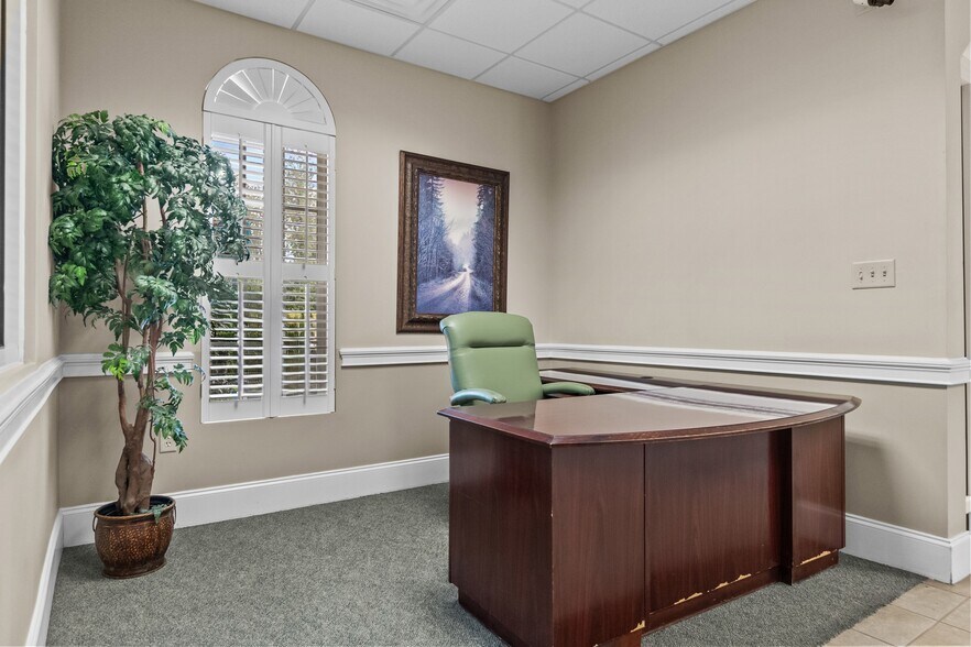 More Photos Of 239 Cedric St, Leesburg Office For Sale