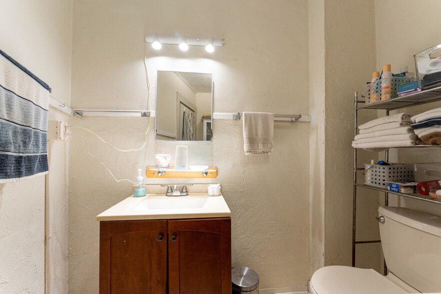 More Photos Of 19 Cottage St, Bar Harbor Storefront For Sale