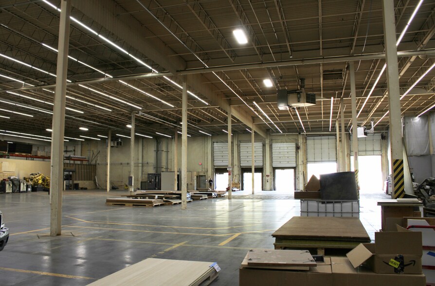 More Photos Of 1777 Oakdale Ave, West Saint Paul Manufacturing For Lease