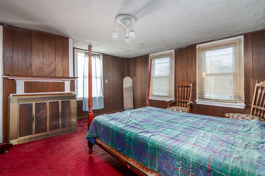 More Photos Of 388 Child St, Warren Freestanding For Sale