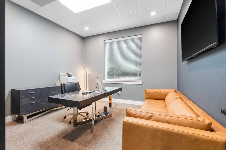 More Photos Of 14547 Lake Business Dr, Conroe Loft Creative Space For Sale