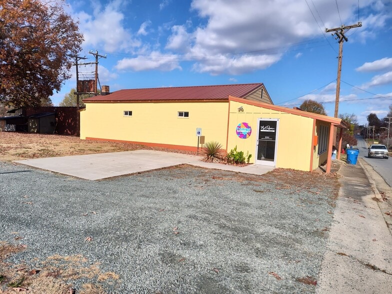 More Photos Of 602 Washington St, Graham Office For Lease