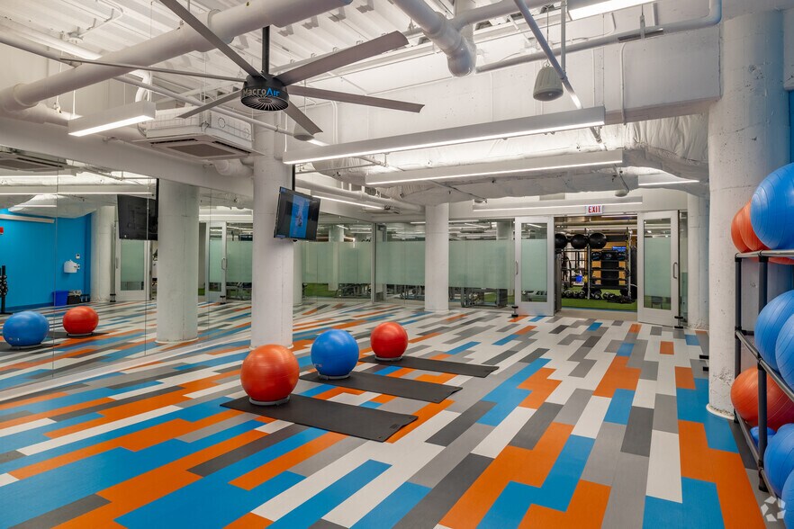 More Photos Of 401 N Michigan Ave, Chicago Office For Lease