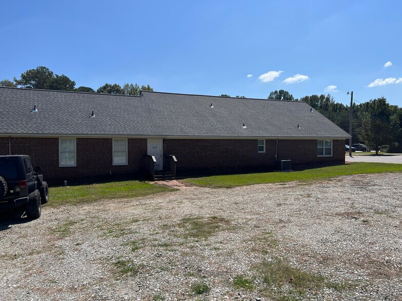 More Photos Of 679 Hospital Rd, Commerce Medical For Lease