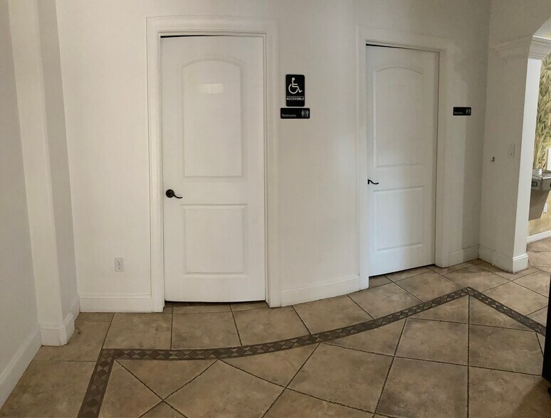 More Photos Of 111 N Geneva Rd, Orem Light Manufacturing For Lease