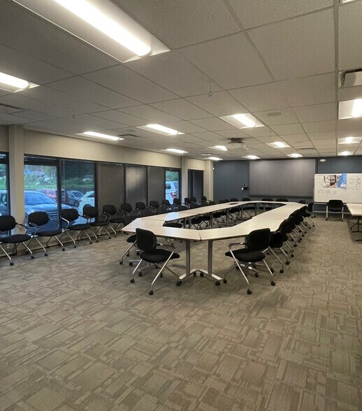 More Photos Of 3940 Arctic Blvd, Anchorage Office For Sale