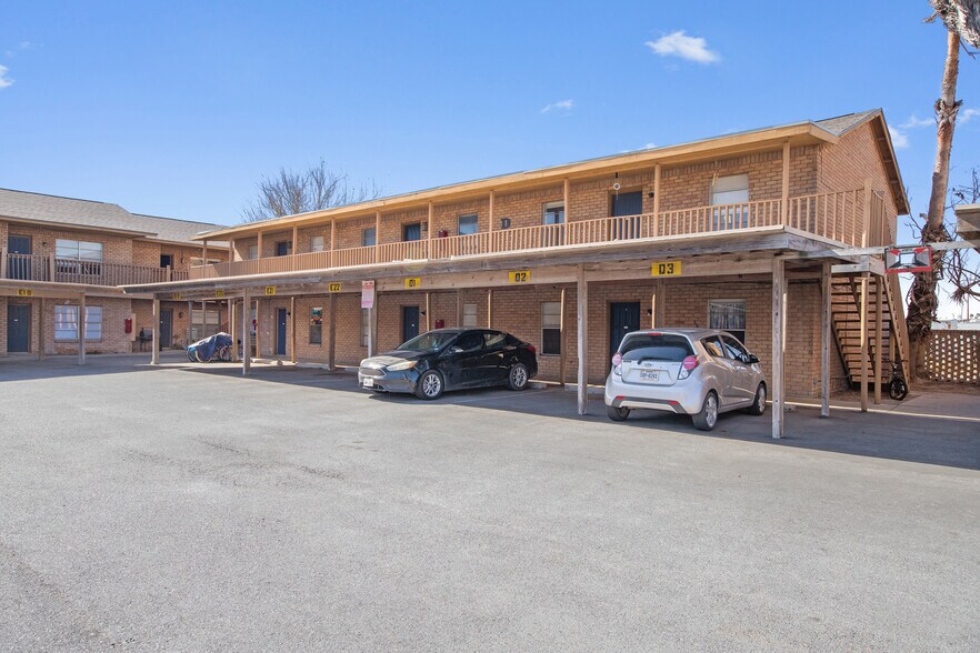 More Photos Of 1500 Sam Houston, Harlingen Apartments For Sale