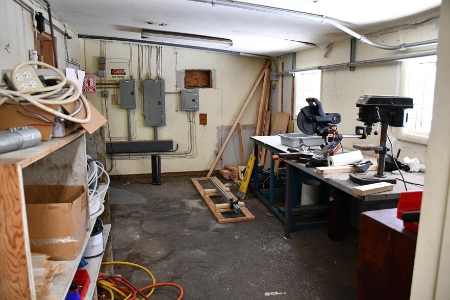 More Photos Of 107 Corona Ave, Groton Warehouse For Sale