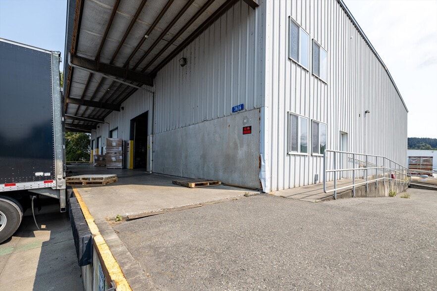 More Photos Of 3616 Old Highway 99 S Rd, Mount Vernon Distribution For Sale