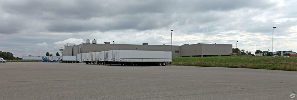 More Photos Of 185 William Smith Dr, Whitby Warehouse For Lease