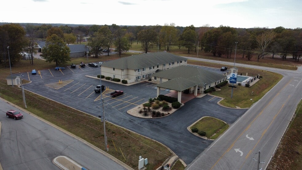 More Photos Of 120 W 18th St, Grove Hotel For Sale