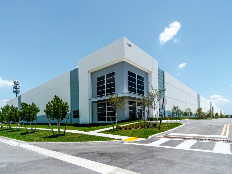 More Photos Of 11250 W 36th Ave, Hialeah Warehouse For Lease